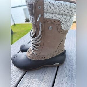 The North Face Women's Tan and Black Winter Boots Shellista II